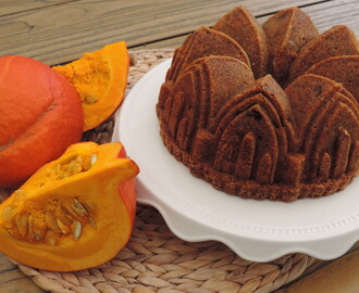 Pompoen cake met sinaasappel en rozijnen