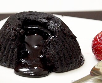 Eggless Molten Choco Lava Cake in Microwave - Chocolate Fondant Cake | Microwave Cooking