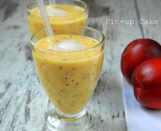 Nektarynkowy shake z mango i sorbetem cytrynowym