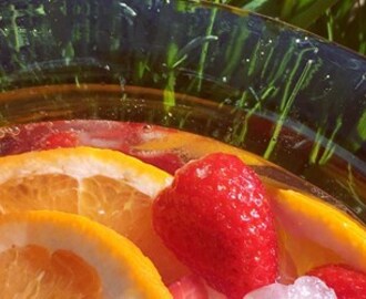 Läskande Rosébål med apelsin, jordgubbar & mynta | Foodfolder - Vin, matglädje och inspiration!