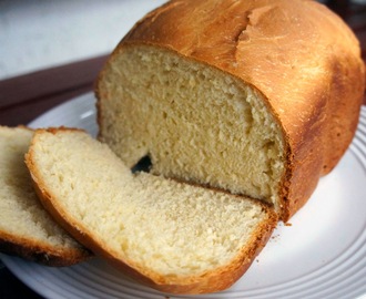 Pão branco caseiro [máquina de fazer pão]