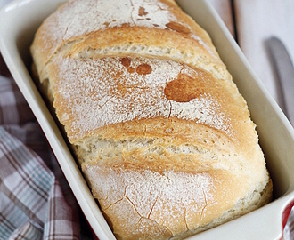 Egyszerű fehér kenyér