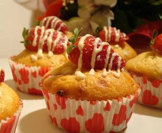 DEKORATIVNI I UKUSNI: Muffini s jagodama i bijelom čokoladom