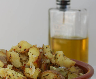 Dubbelgebakken aardappels met ui, kruiden en chilipeper