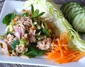Thaise pittige tonijn salade met geroosterd rijst/ Laap Plaa Tuna