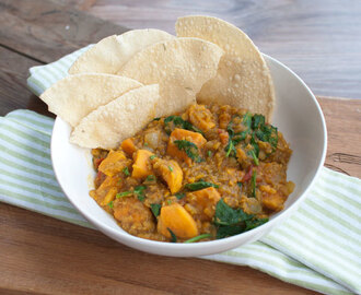 Recept: Indiase curry met zoete aardappel en rode linzen