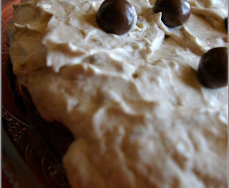 tort migdałowo- czekoladowy z bananowo cytrynowa polewą - czyli tort machnij raz łyżką