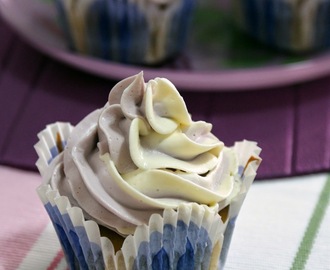 Cupcakes de Violetas y Chocolate Blanco y Mini Tutorial de Decoración Bicolor