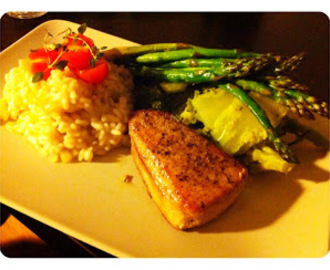 Tonfisk med risotto, färsk sparris och broccoli