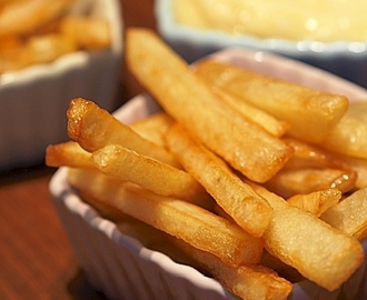 Pommes frites med majonäs