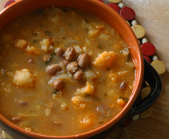 Zuppa di cavolfiore, patate e borlotti