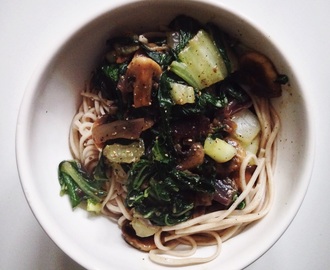 Meatless Monday: Udon noodles met paksoi, champignons en gember