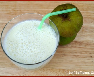 Specials Board: Creamy Apple & Coconut Water Smoothie