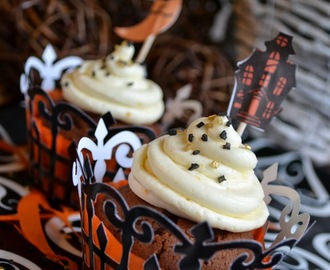 Halloween cupcakes ja hirrrrveen hirrrrveen hyvä kuorrute...