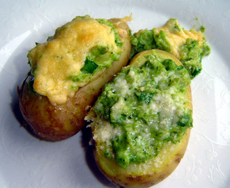 Ofenkartoffel mit Rucola-Walnuss Pesto gefüllt