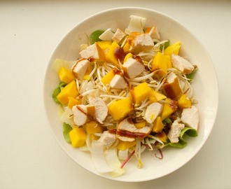 Recept: Salade met gerookte kip en mango