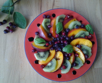 Fruitsalade met nectarine, kiwi en krenten