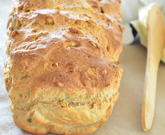 piekarenka - chleb na maślance i drożdżach, z pestkami dyni i ziarnami słonecznika