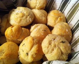dinner rolls with rosemary and flaked fluer de sel