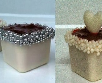 Mini-Caixinhas de Chocolate com Doce de Coco e Geléia de Morangos