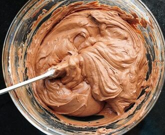 Ten najlepší čokoládový krém: Vhodný do koláčov, zákuskov a ako plnka do torty. Ak pridáte ovocie, môžete si na ňom pochutiť len tak