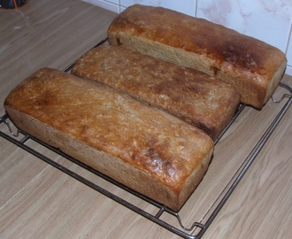 Pyszny chleb pszenny na zakwasie żytnim – przepis