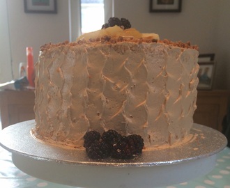 Apple and Blackberry crumble cake