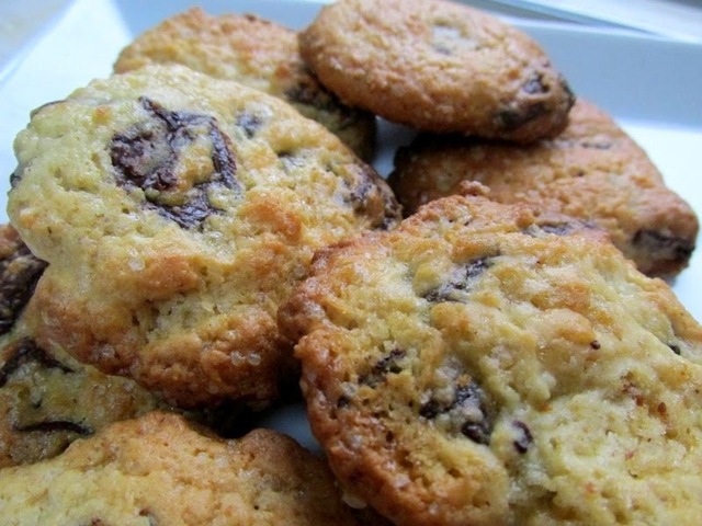 Easy-Peasy Chocolate Chip Cookies