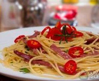 Receita de Espaguete ao alho e azeite com carne seca