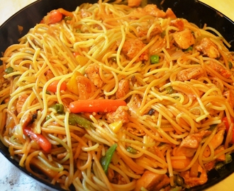 Kínai zöldséges csirkés spagetti
