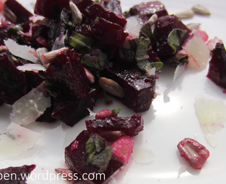 Unter der Salzkruste gebacken: Rote Beete-Salat mit Parmesan