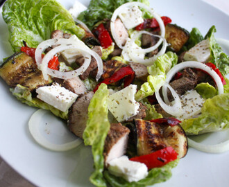 Griekse souvlaki salade