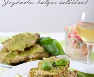 Medvehagymás karaj, joghurtos bulgur salátával