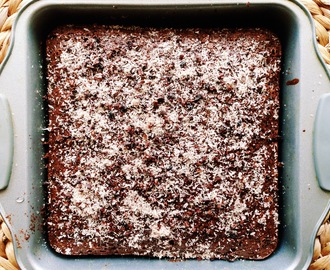 Smeuïge chocoladecake! (zonder geraffineerde suikers en boter/olie)