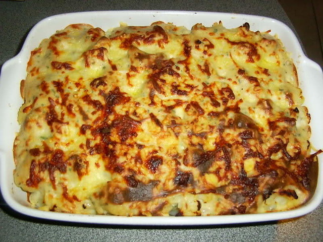 Ovenschotel met bloemkool, aardappel en gehakt