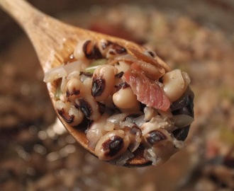 Soul Food-Style Black-eyed Peas with Ham - Video Recipe