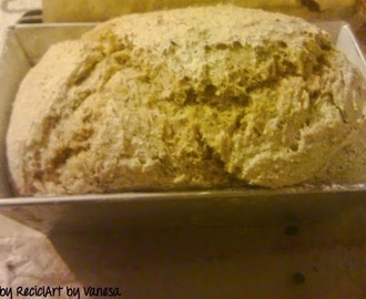 Pan integral tipo molde con suero de mantequilla