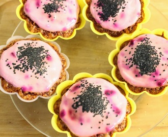 Roosanauhapäivän vaaleanpunaiset muffinssit