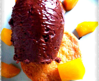 Luxurious chocolate mousse with crumbly tonka bean biscuit!