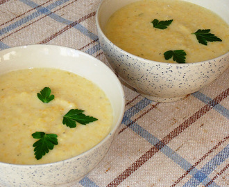 La soupe aux poireaux, oignons et pommes de terre de Delia Smith, avec bouillon de légumes maison