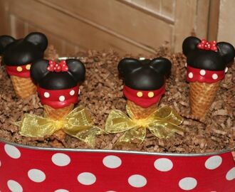Bolo Mickey e Minnie na casquinha de sorvete