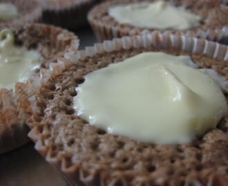 Kladdiga chokladmuffins med vit choklad