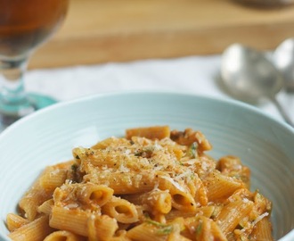 Quick courgette pasta with cheesy tomato sauce
