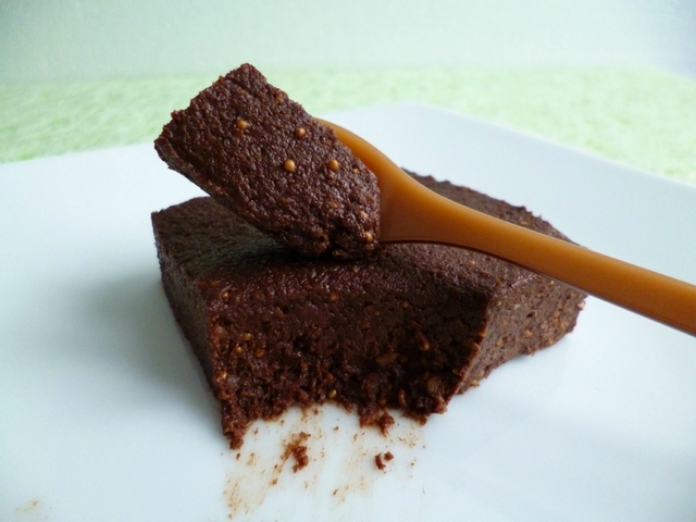 "brownie" cru cacao figue noisette superfondant avec psyllium et huile de coco (diététique, végan, sans sucre ni beurre ni oeuf)