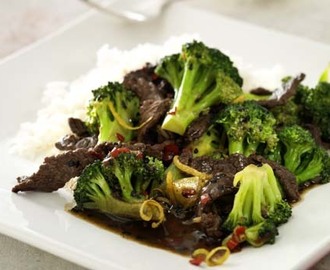 Lynstegt oksekød med broccoli