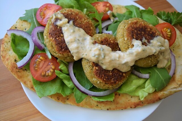 Easy falafel with salads