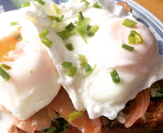Low fat Salmon, spinach and poached egg breakfast