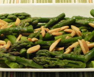 Steamed Asparagus With Brown Butter and Hazelnuts