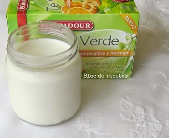 Yogur de te verde con jengibre y naranja en yogurtera eléctrica