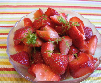 Sockerfria limemarinerade jordgubbar